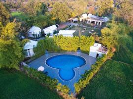 Olive, hotel di Tāla