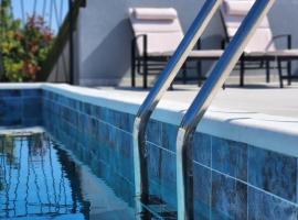 Residence Number XI - Beachfront Luxury Apartments with Pool, hotel na Jesenicah