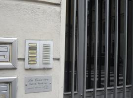 La Canarina Bed & Breakfast, hotel in Como