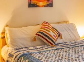 The Yellow House By Leela, hotelli kohteessa Patnem