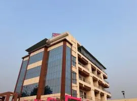 Royal Night Hotel & Resort