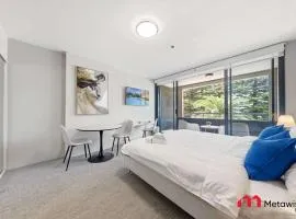 MetaWiseBnB Cronulla Beach Walk to Train & Shops 1