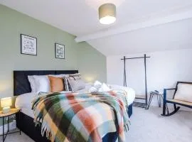 2BR Cottage Retreat Perfect for Work & Relaxation