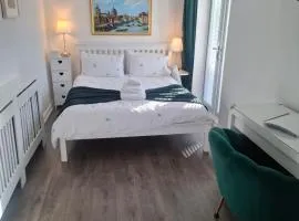 Eskdale DH1 2UH Durham, own long drive, quite, secure, Durham 10 mins by car