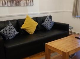 Cozy Haven, Sleeps 2, Fast W-Fi, Free Parking, hotel a Tilbury