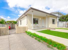 Renovated House in Concord Near Train & Parking, Hotel in Sydney