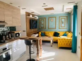 Water-front and swimingpool apartment