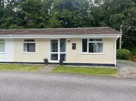 2 Bed Cottage - Sleeps 4 - Pets - Parking - Wifi