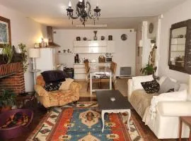 2-Bedroom Home in Availles-Limouzine Sleeps 4