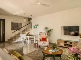 Hibiscus Oasis by Da Alohas