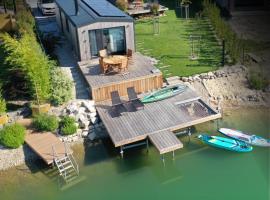 Kolokemp pri súkromnom jazere Boldog, hotelli kohteessa Senec