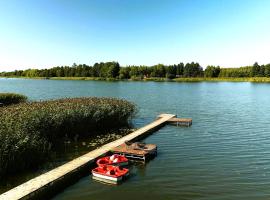 Makosieje Resort-20m od brzegu,prywatna plaża,wi-fi ,widok na jezioro โรงแรมในMakosieje