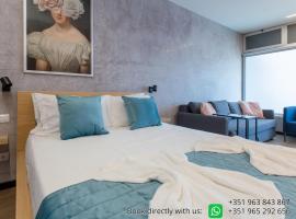 Social Lodge Hollywood Studios، فندق في فونشال