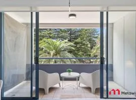 MetaWiseBnB Cronulla Beach Walk to Train & Shops 3