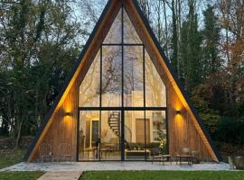 Nordic Bath Lodge In Normandy, hotell i Donnay
