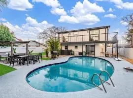 Heated Pool & Game Room Pet Friendly Near Stadium & Airport
