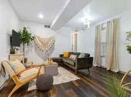 Columbus Park - Lower- 1 Bed Close to River Market