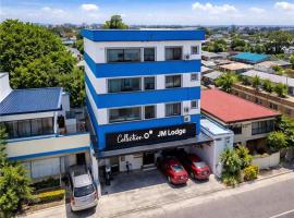 Collection O JM Lodge Near Clark Airport، فندق في Pampang