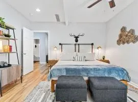 Columbus Park Upper Apt Minutes from Downtown KC