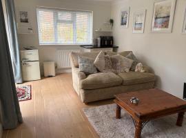 Walters Ash Apartment – hotel w mieście Bradenham