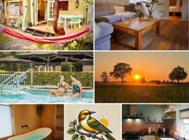 The Sunbird Inn - with luxurious bathroom & sauna, hotel di Diessen