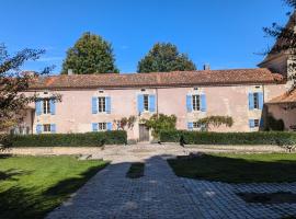 Maison Nathis, hotel v destinaci Saint-Sulpice-de-Roumagnac
