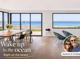 Wake up to the ocean - Rigth on the beach