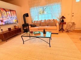 Maine - New England Charming Cottage 4 min from Portsmouth, hotel em Kittery