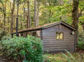 Forest Cabin Karper I Private Getaway in the Woods, Hotel in Oostkamp