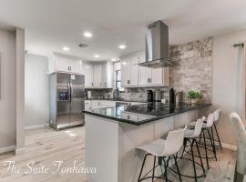 Luxury Downtown Suite - Near OU & Main St-Stylish, hotel di Norman