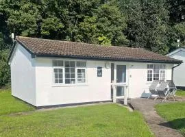 2 Bed Cottage - Sleeps 5 - Pets - Parking - Garden