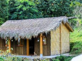 The #Happylife Experience Deluxe Bungalow!, hotel a Sa Pả