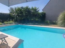 La Bonn'étape - Maison 4 ch - piscine chauffée - CAUTION, hotel a Bonnée