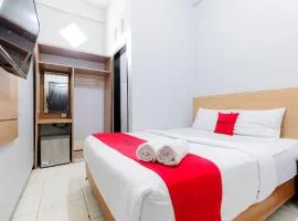 RedDoorz Plus near Malang Town Square