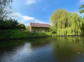Charming country retreat Lakeview Cottage Hot tub