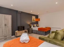 Super Central Studio Next to Brighton Beach