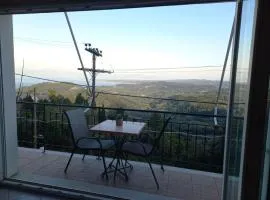 Dorothea Apartment in Chlomos