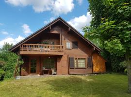 Chalet am Silbersee โรงแรมในFrielendorf