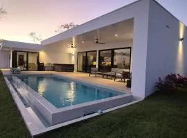 Stunning seaside villa with pool and jacuzzi