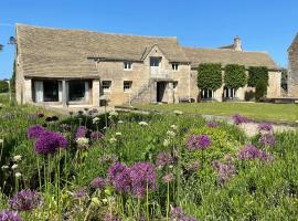 Stunning 6 Bedroom Riverside Barn Cotswold Mill, hotel a Cirencester