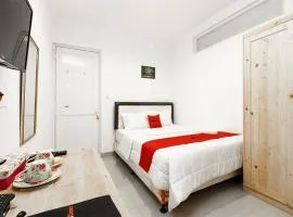 RedDoorz Syariah Plus near Pancoran 2