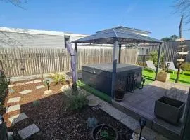 Cottage with garden spa and close to lake