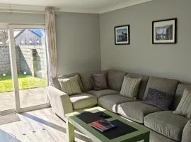 4 Bed House Sleeps 8 - Enclosed Garden - Parking