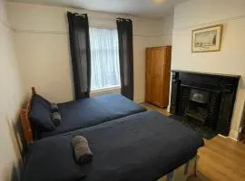 Comfort Triple Room near Airport - 2