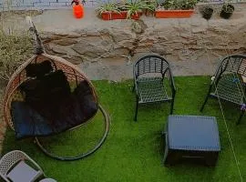 Mininvilla with a backyard & near Sphinx airport