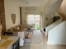 Mininvilla with a backyard & near Sphinx airport