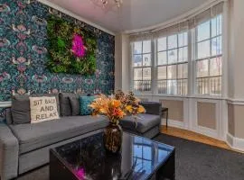 Beautiful Town House Next to Brighton Beach