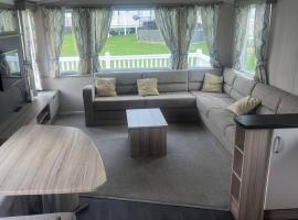 Caravan- Sleeps 6 2 Bedrooms - Thurston Manor, Hotel in Dunbar