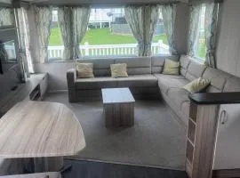 Caravan- Sleeps 6 2 Bedrooms - Thurston Manor