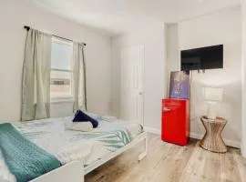 Lauderdale Breeze Villas - Cozy Coastal Studio